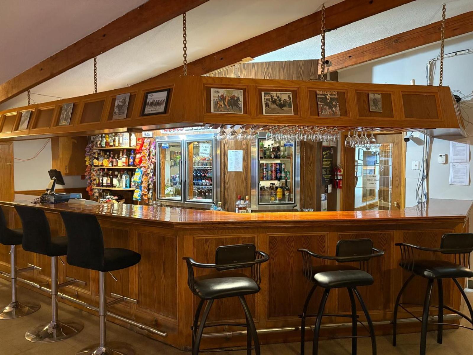 Maple Creek Motor Inn Eksteriør billede