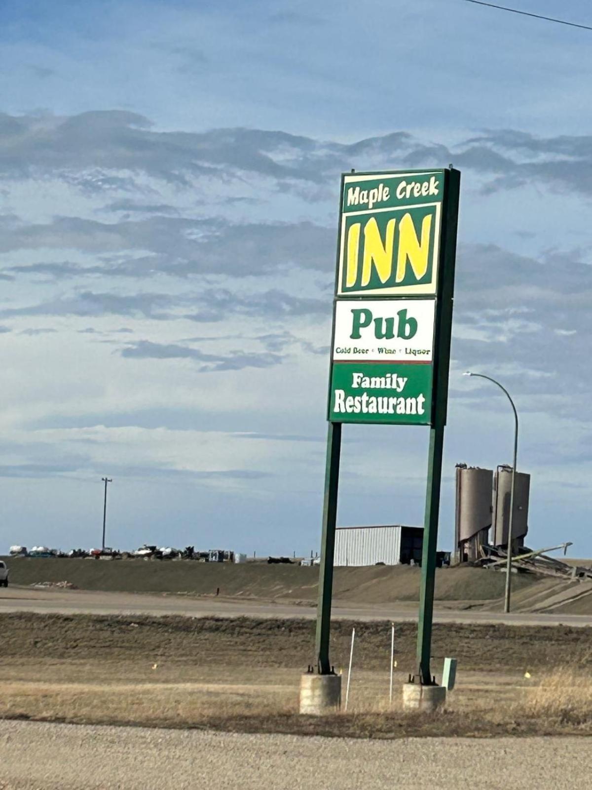 Maple Creek Motor Inn Eksteriør billede