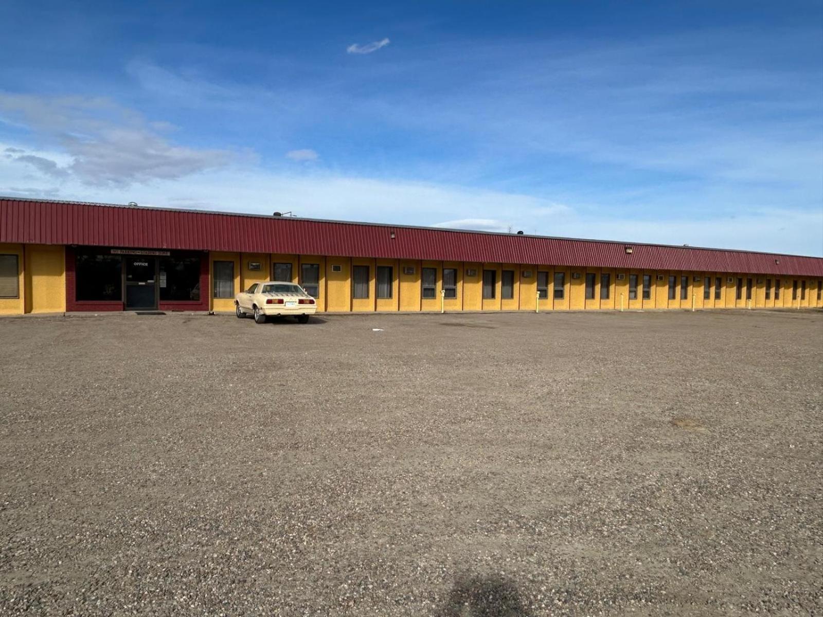 Maple Creek Motor Inn Eksteriør billede