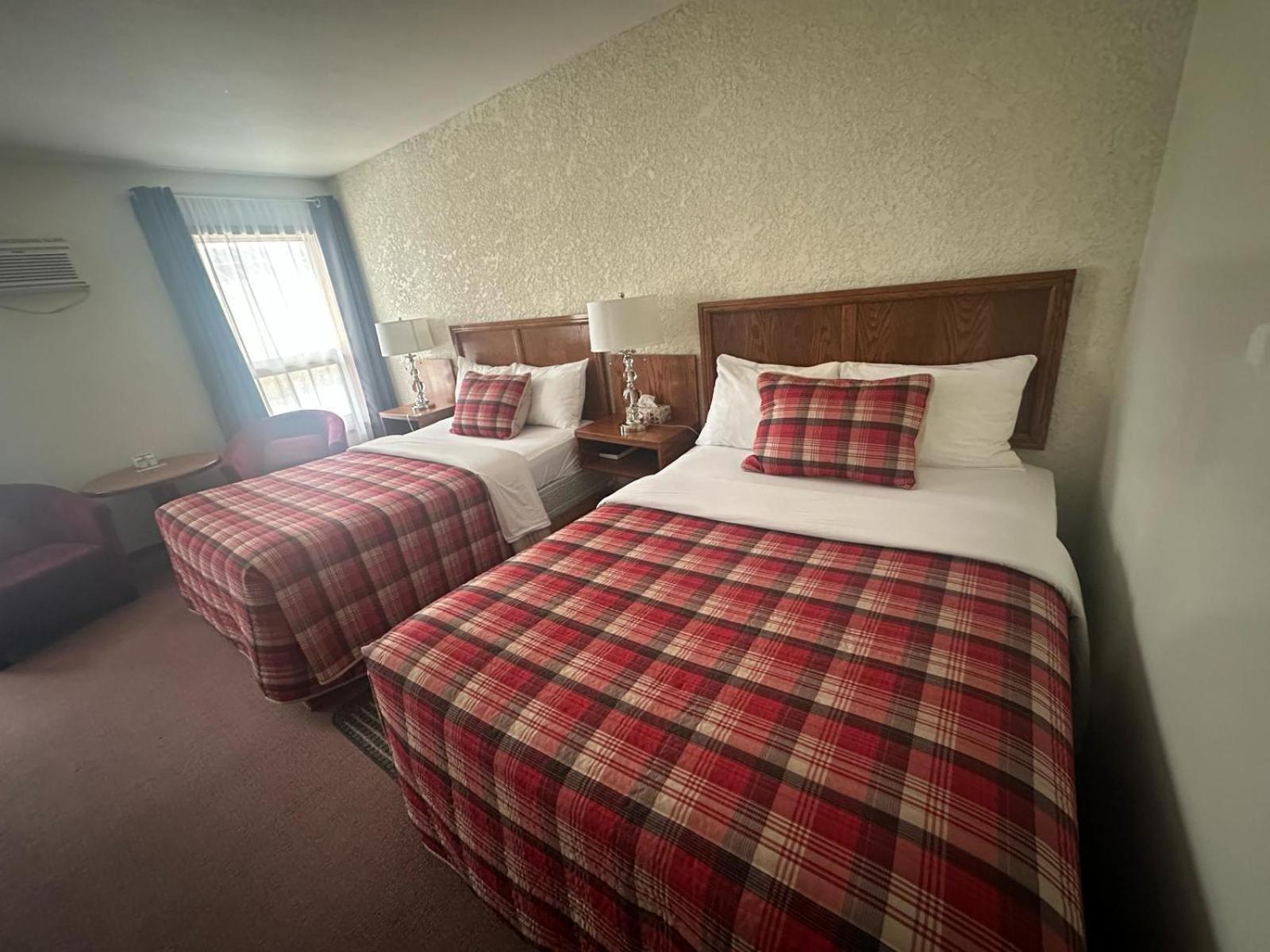 Maple Creek Motor Inn Eksteriør billede