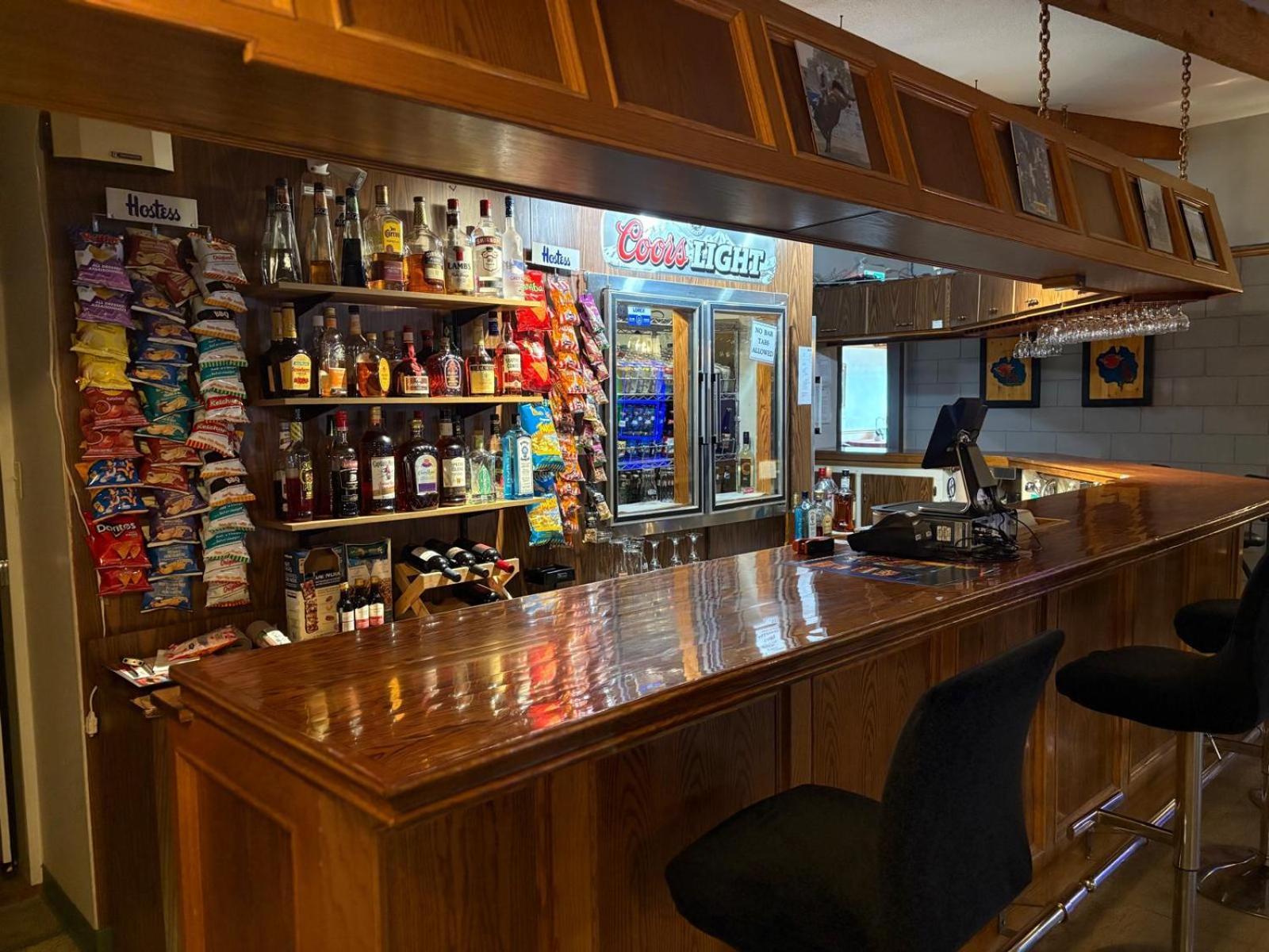 Maple Creek Motor Inn Eksteriør billede
