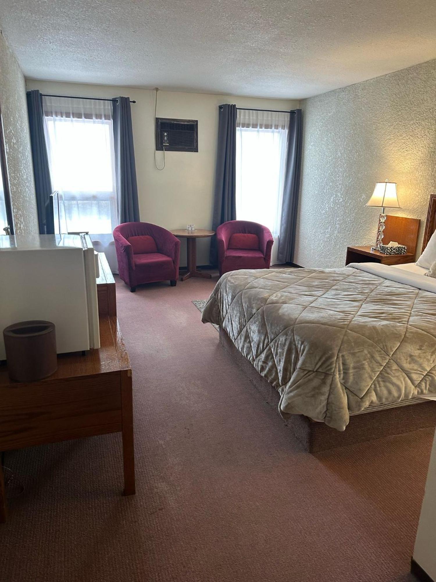 Maple Creek Motor Inn Eksteriør billede