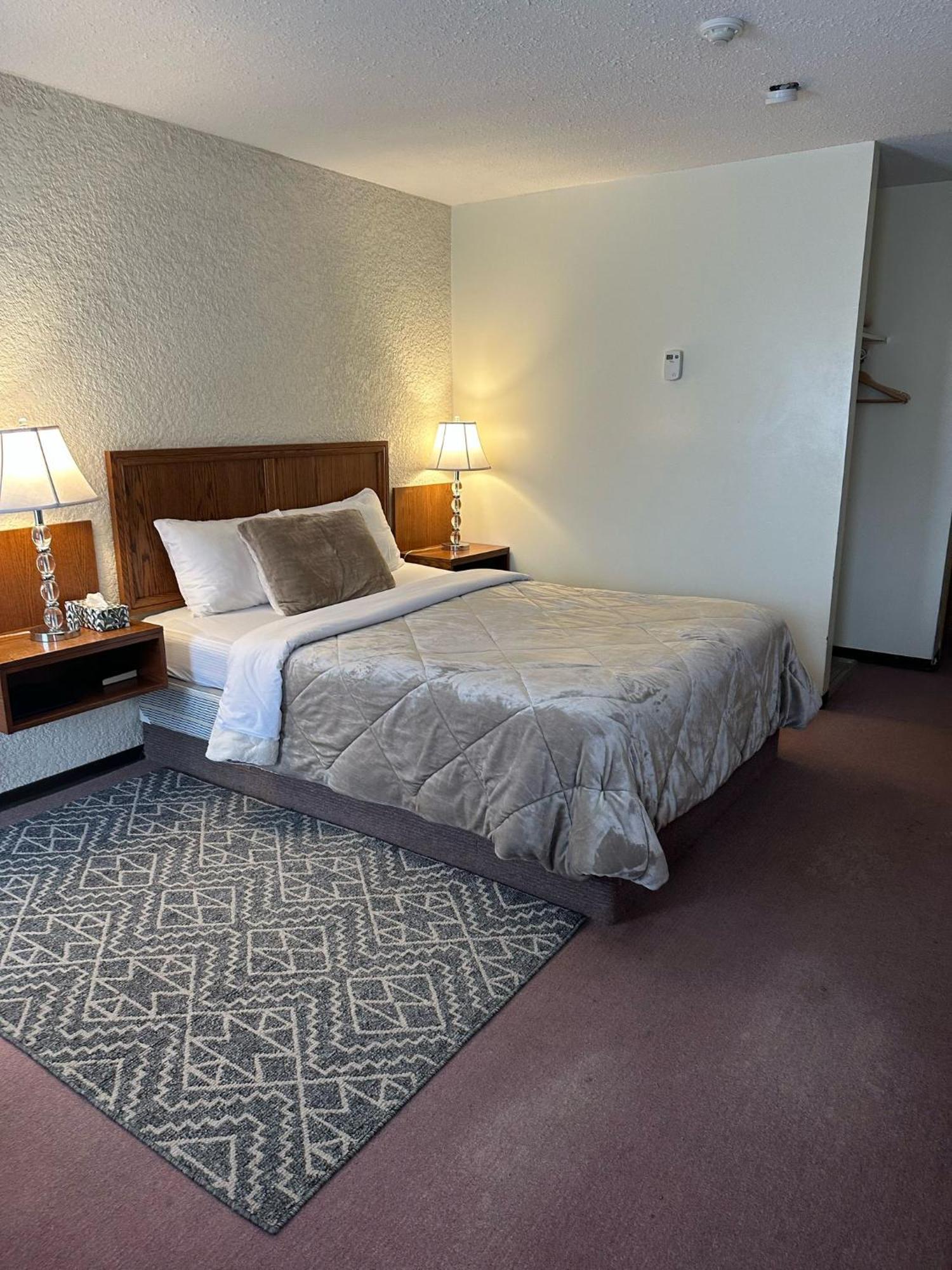 Maple Creek Motor Inn Eksteriør billede
