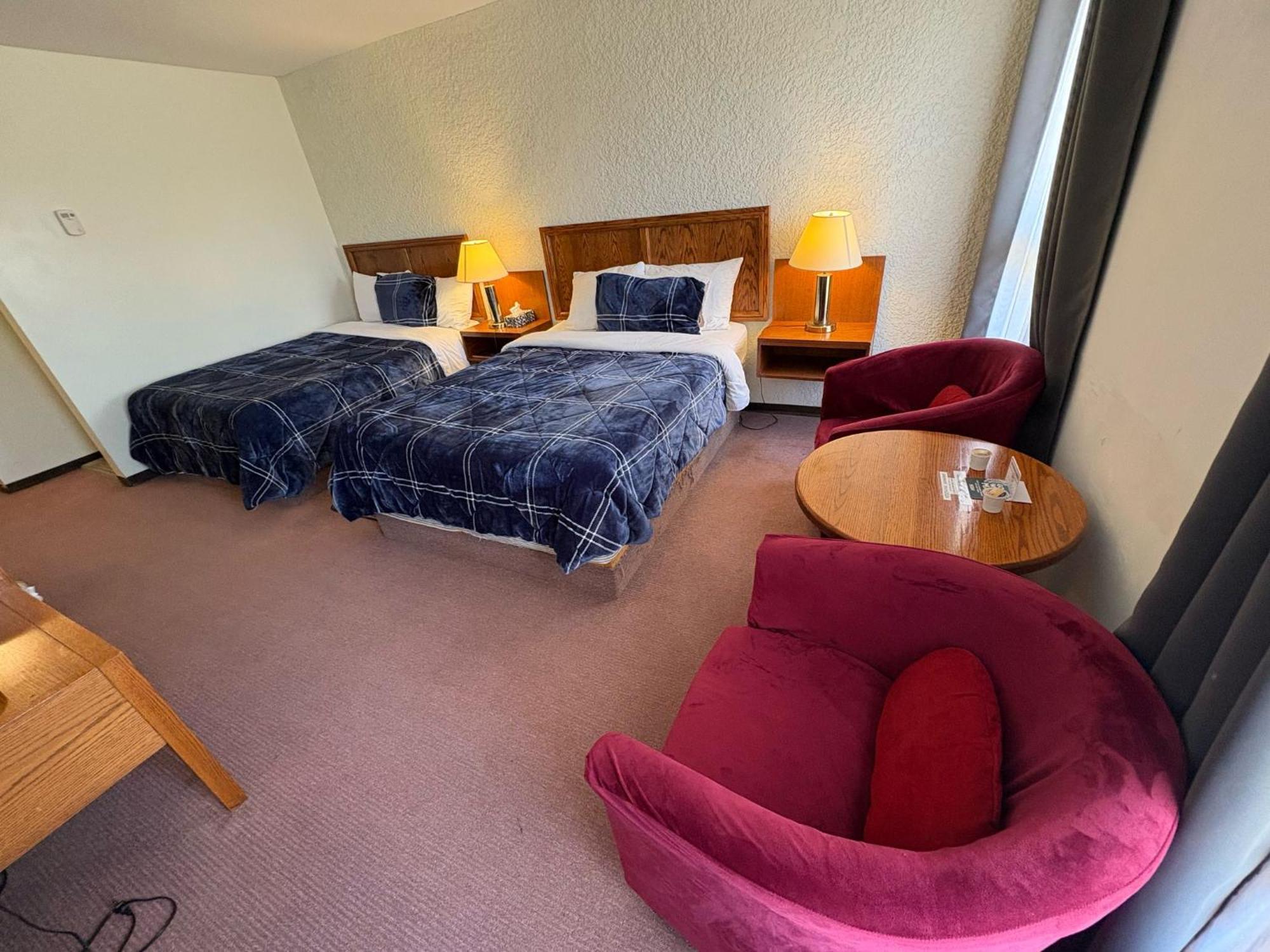 Maple Creek Motor Inn Eksteriør billede