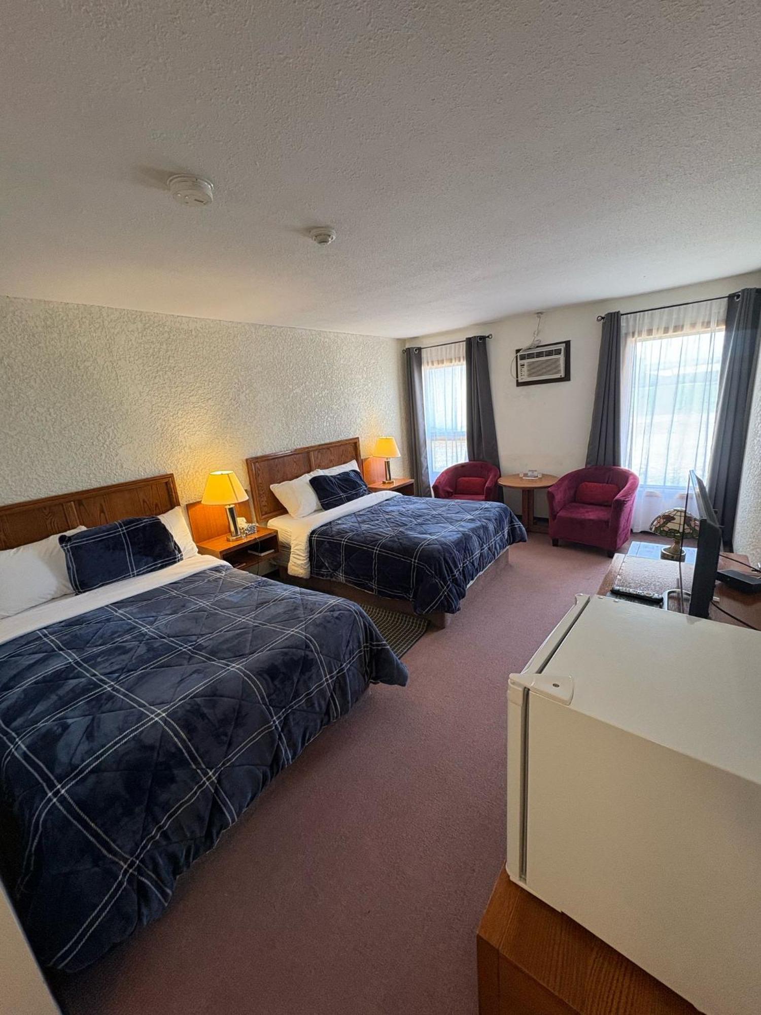 Maple Creek Motor Inn Eksteriør billede
