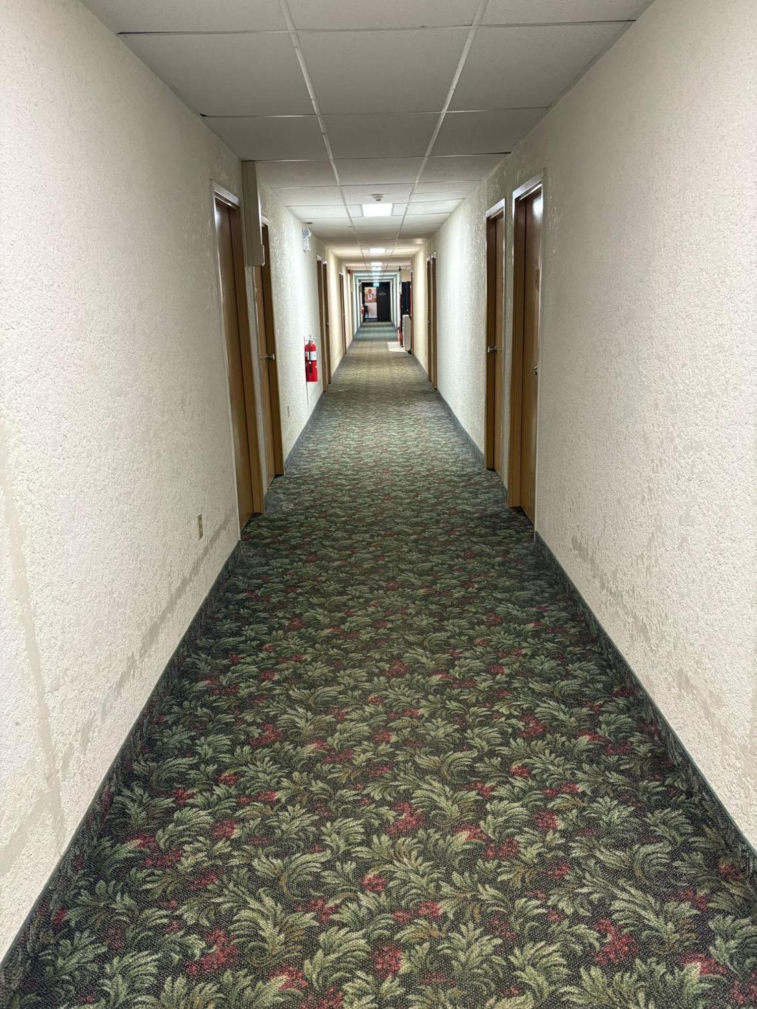 Maple Creek Motor Inn Eksteriør billede