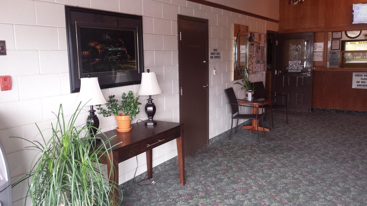 Maple Creek Motor Inn Eksteriør billede