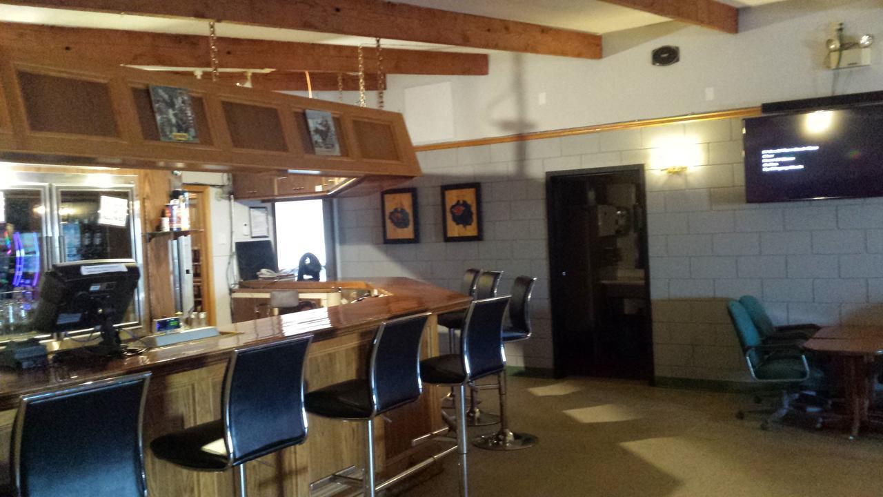 Maple Creek Motor Inn Eksteriør billede