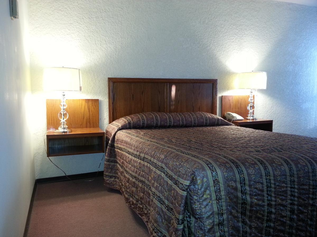 Maple Creek Motor Inn Eksteriør billede