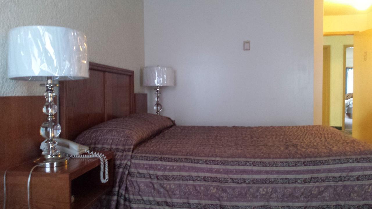 Maple Creek Motor Inn Eksteriør billede