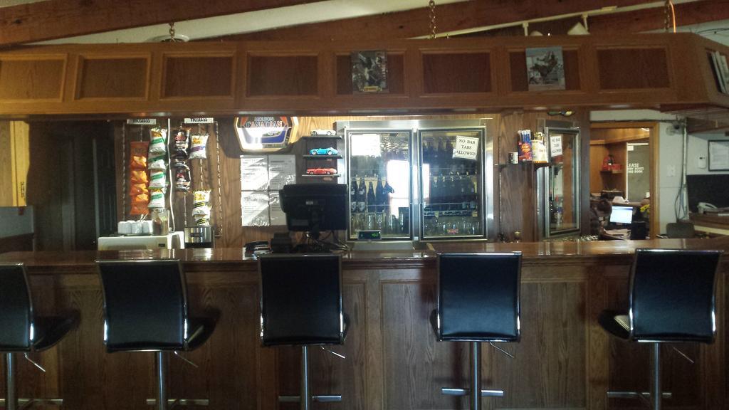 Maple Creek Motor Inn Eksteriør billede