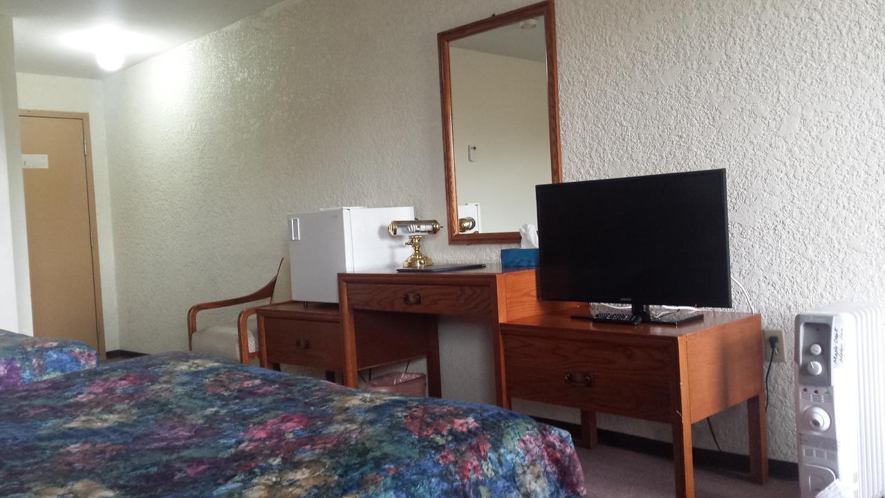 Maple Creek Motor Inn Eksteriør billede