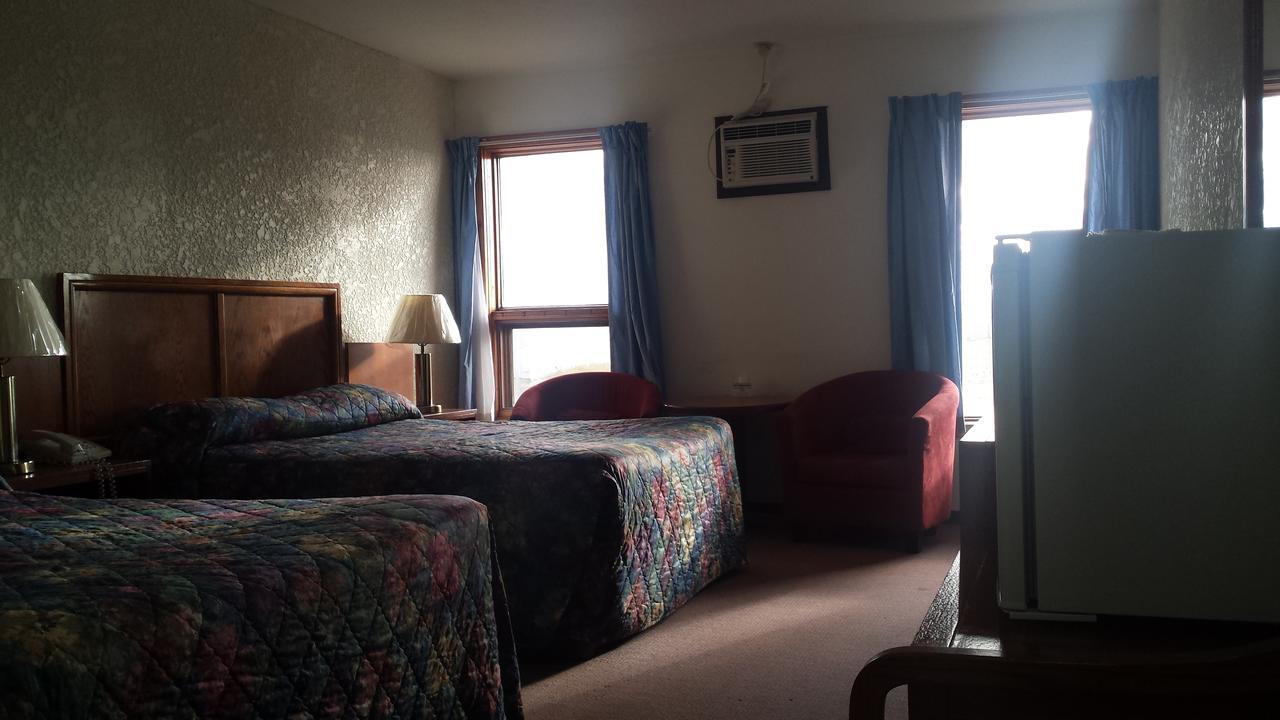 Maple Creek Motor Inn Eksteriør billede