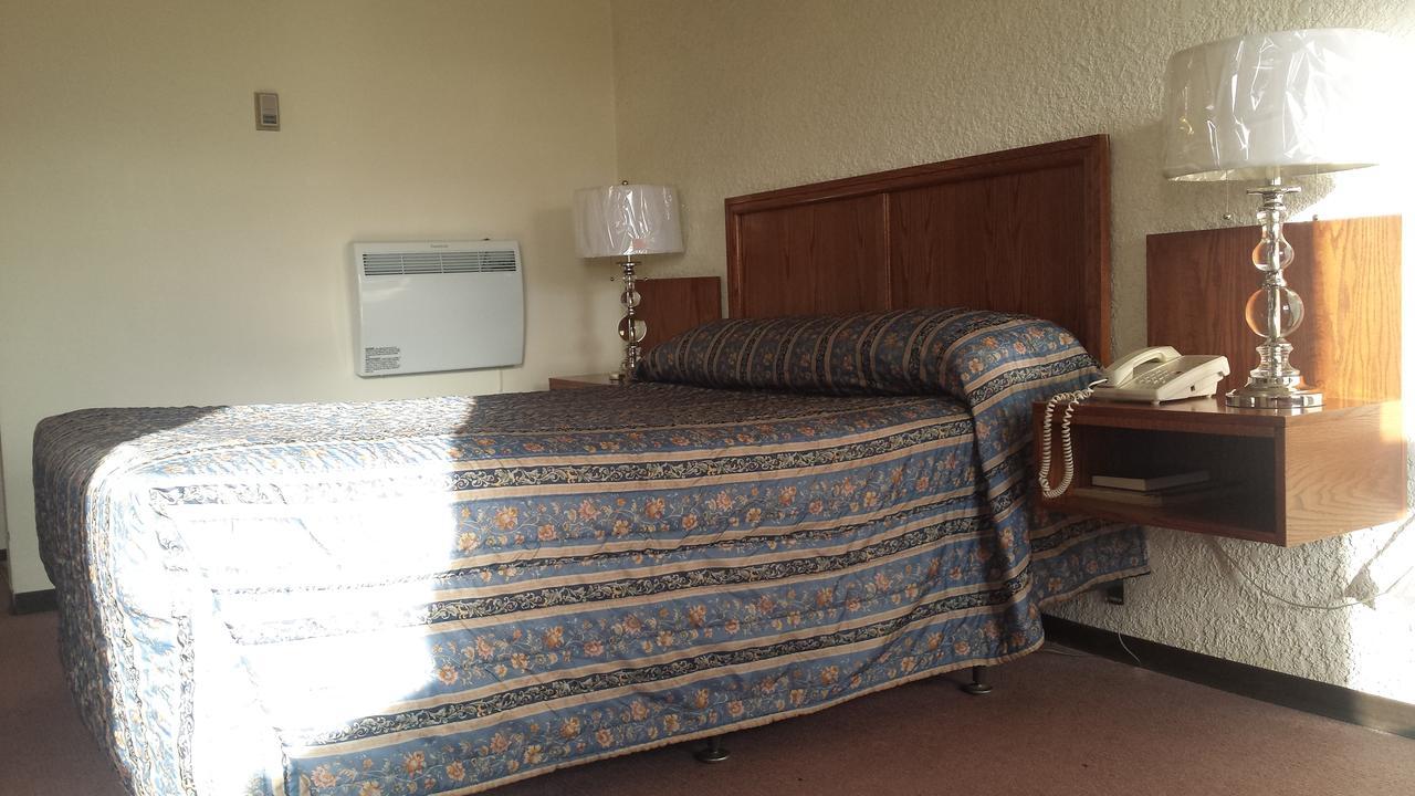 Maple Creek Motor Inn Eksteriør billede
